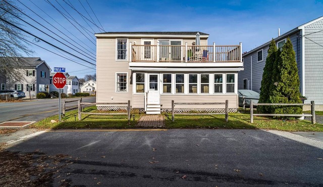 Beach House 3 Minute Walk to the Beach. Next to Ocean Park. Location-Location