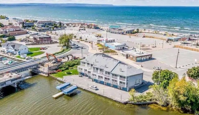 Beach&Riverside/Prime Location!
