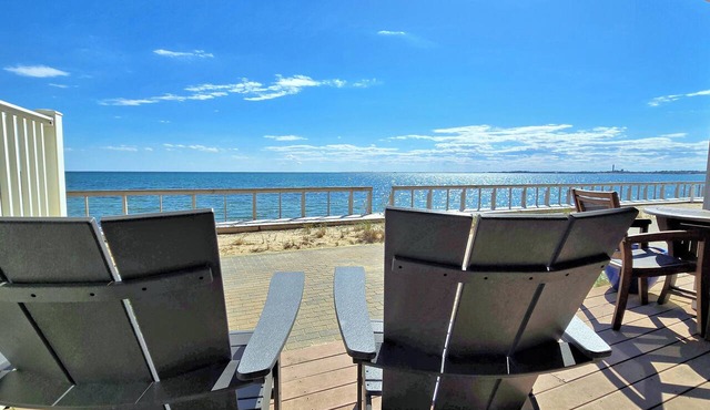 Beachfront 1BD-A/C, Amazing Water Views & Sunsets, Direct Beach Access