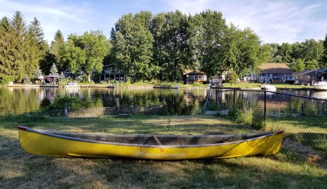Beachfront cabin on Lake Simcoe in Lagoon City