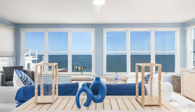 Beachfront home. Enjoyable the Blue Mermaid 3-bedroom house with AC in welc.