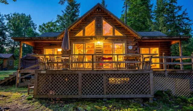 Bear Island Retreat | Dock + Kayaks | Winni