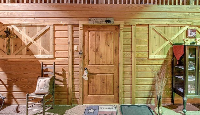 Bear Lodge- Solid Rock Ranch in Carmine