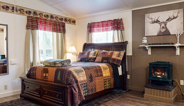 Bear`s Den *ATV Access*Walk to Town/Bars/Restaurants*A/C*Pet Friendly