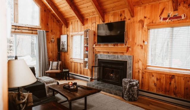 Bear Tracks Cabin - VT Escape