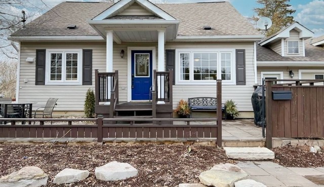 Beautiful, Cozy (cottage like) 3 Bedroom, 2 bath Home