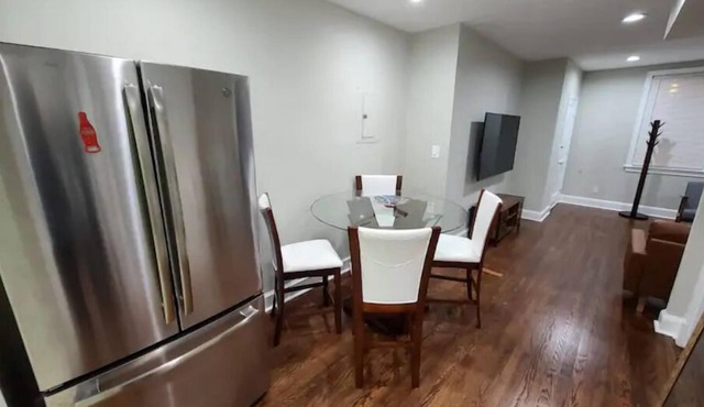 Beautiful 2 Bed/1 Bath & Sofa Bed Near Union Station