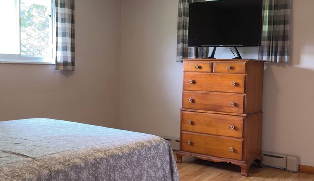 Beautiful 2-bedroom house in peaceful Johnson City perfect for relaxing getaway in Johnson City
