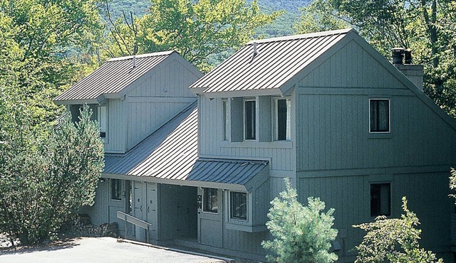 Beautiful 2 bedroom unit at resort, sleeps 6
