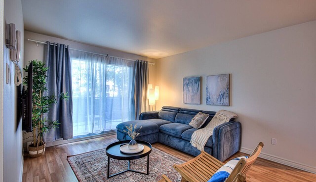 Beautiful 2BR in MTL with 2 included parking spots