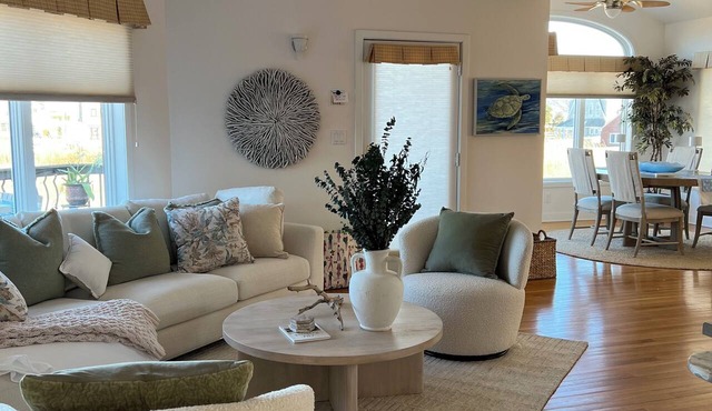 Beautiful 3-bedroom house with AC in charming Old Saybrook. Bird Bliss.