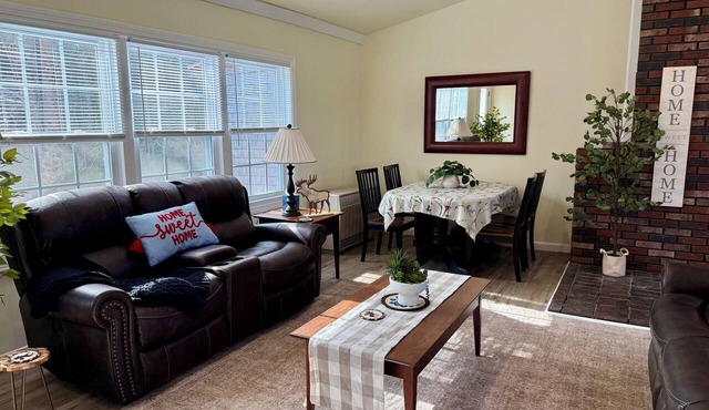 Beautiful 3-bedroom apartment in welcoming Trenton Maine - minutes to Acadia!