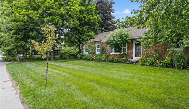 Beautiful 3 BR Cedar Ranch Home with Awesome Master and Cooks Kitchen