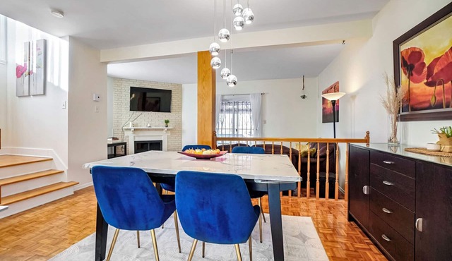 Beautiful 4 bedroom house with cozy patio 10 minutes from Montreal!