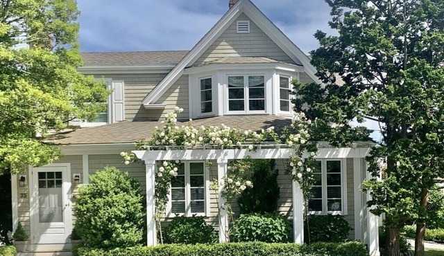 Beautiful 4-bedroom home with harbor views