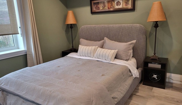Beautiful, clean, cozy and very convenient studio apartment in Bowmanville