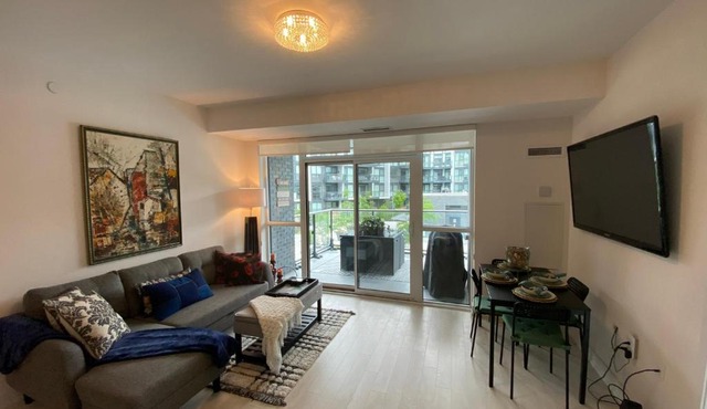 Beautiful Condo, 2 Bedrooms and a Den in Friday Harbour Resort!
