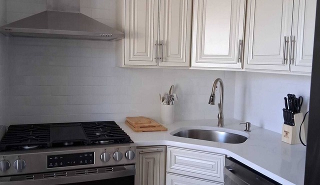 Beautiful & Elegant 3 bedroom 2nd floor apartment
