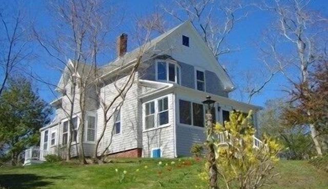 Beautiful Historic Hilltop Haven -Walk to Town & Water