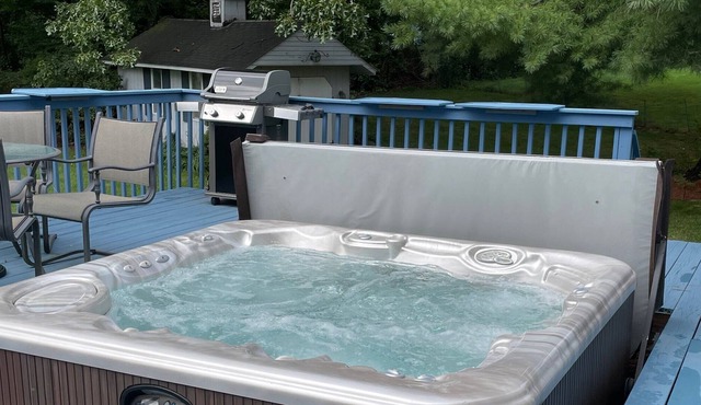 Beautiful home in a quiet neighborhood w/hotub