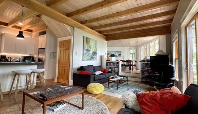 Beautiful house, big tides, magical setting. Year round retreat.