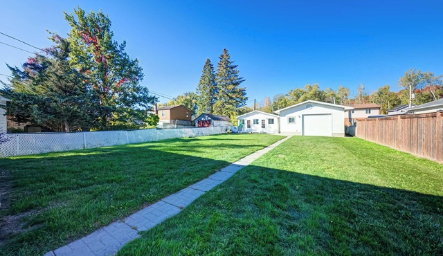 Beautiful House by Lake Simcoe