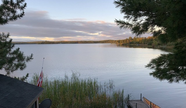 Beautiful Lakefront Cottage (fishing, boating, hiking, relaxing)