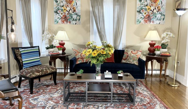 Beautiful Retreat close to Downtown Boston. Pets friendly.