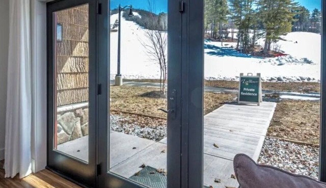 Beautiful Ski-In/Ski-Out Condo at the base of Cranmore Mountain