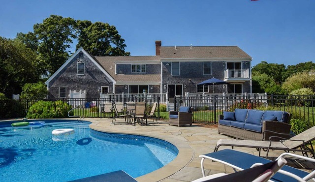 Beautiful Spacious Family Retreat w/Pool!