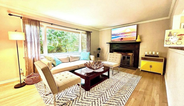 Beautiful & Spacious home in Downtown Stamford CT! 40 min to NYC!