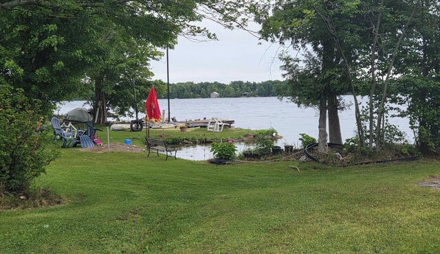 Beautiful Waterfront Cottage