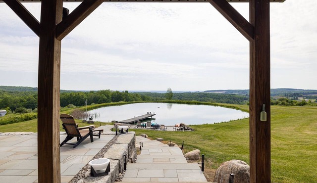 Bella Vista 50 Acres, Pond, Hot Tub & Game Room