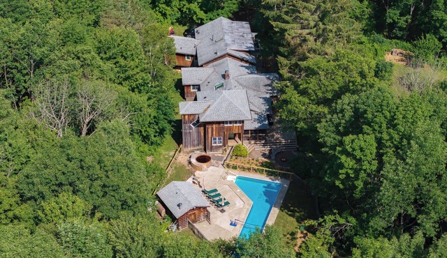 Belleayre Chalet, Sleeps 16+ Pool, Hot Tub, Fire