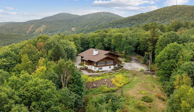 Bergli · Luxury Chalet overlooking Gunstock Mt & Lake Winnipesaukee