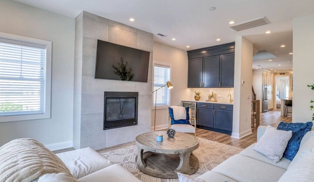 Bespoke Elegance -A Modern Coastal Masterpiece