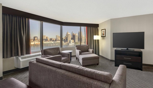 Best Western Plus Waterfront Hotel in Windsor