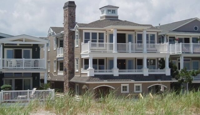 Big 5BR , 3Bth - 2000+ SF. Oceanfront, Elevator, Great Views, Huge beach!