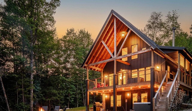 Black Bear Chalet – Hot Tub, Fire Pit, Mtn Views, Game Room