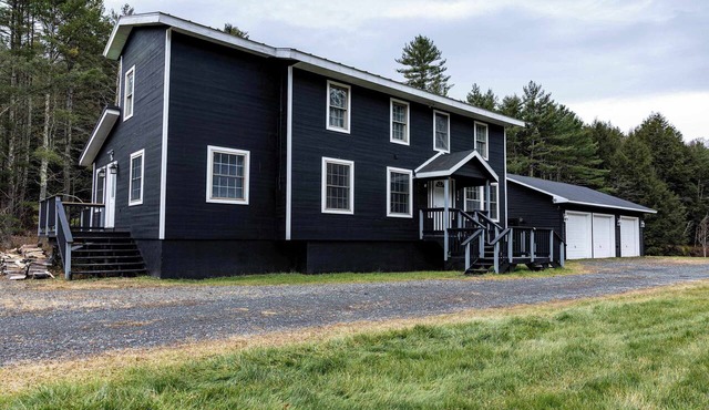 Black Creek Lodge, Hot Tub, Game Room & Fire Pit