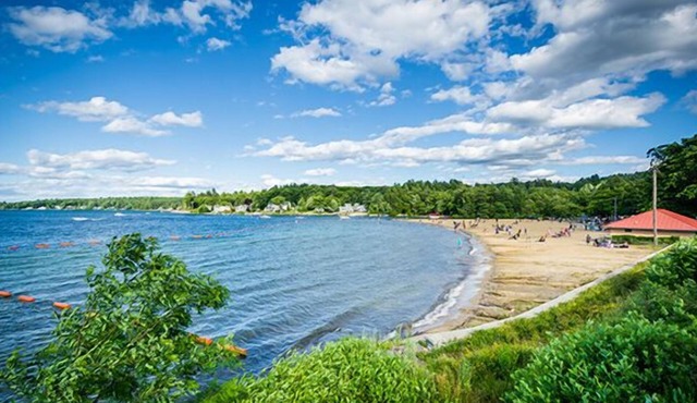Boardwalk Breeze at Weirs Beach-By Break Away Rentals