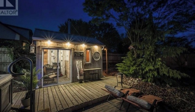Boho 3-Bed House Retreat: Hot tub, Sauna, Cold Plunge Outdoor Shower, St. Jacobs