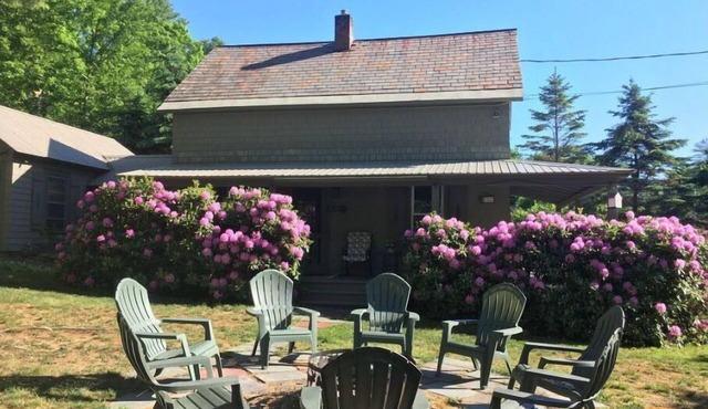 Bolton Landing Cabin, family getaway or romantic retreat close to Lake George