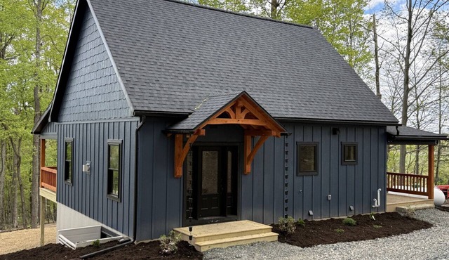 Book now and save big! New Mountain cabin