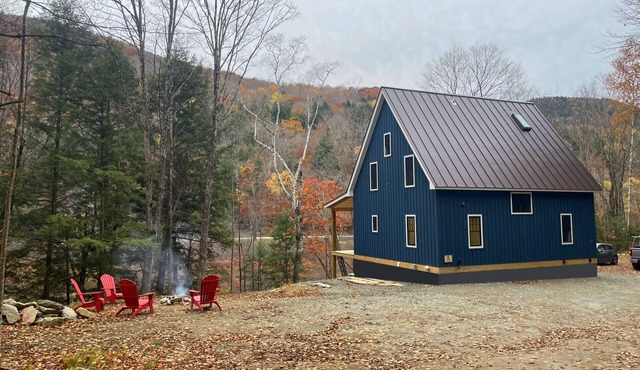 Brand New Creekside Cabin in Killington