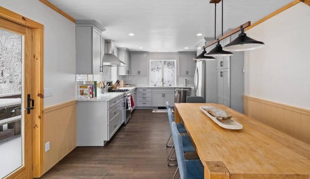 Brand New Kitchen & Bathrooms, close to Mt Snow!