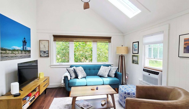 BRAND NEW LISTING! 2BD Cottage-A/C, Deck, Enclosed Outdoor Shower, Walk to Burton Baker Beach