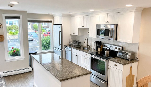 BRAND NEW LISTING! 3BD-A/C-PRIVATE ASSOCIATION BEACH-POOL- UNIT 14
