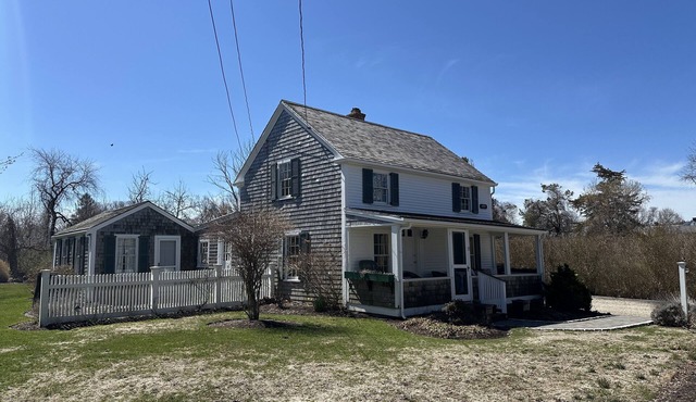 BRAND NEW LISTING-4BD Home-Central A/C*, Outdoor Shower & Dog Friendly, .6 of Mile to Cold Storage, Sesuit, & Sea Street Beaches!
