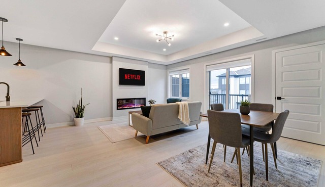 Brand New Luxury 2 Bedroom. 20mins to DT